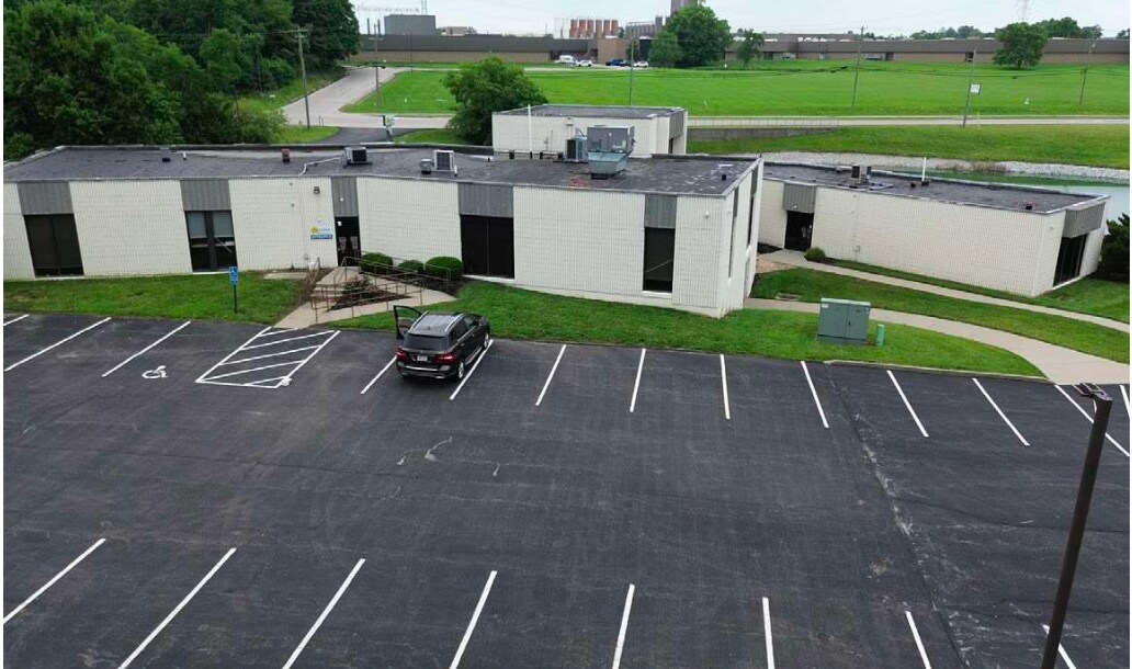 7075 Industrial Rd, Florence, KY à louer Photo principale- Image 1 de 4