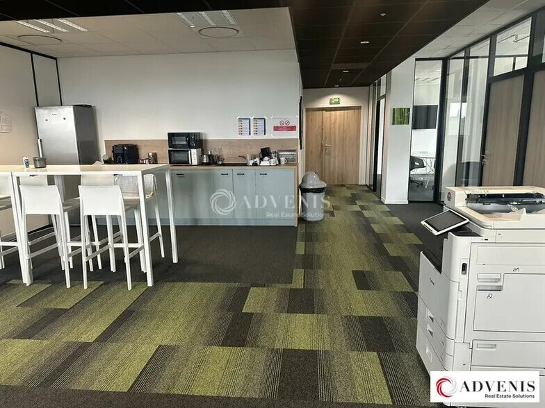 Bureau dans Lesquin à louer - Photo du bâtiment - Image 3 de 10