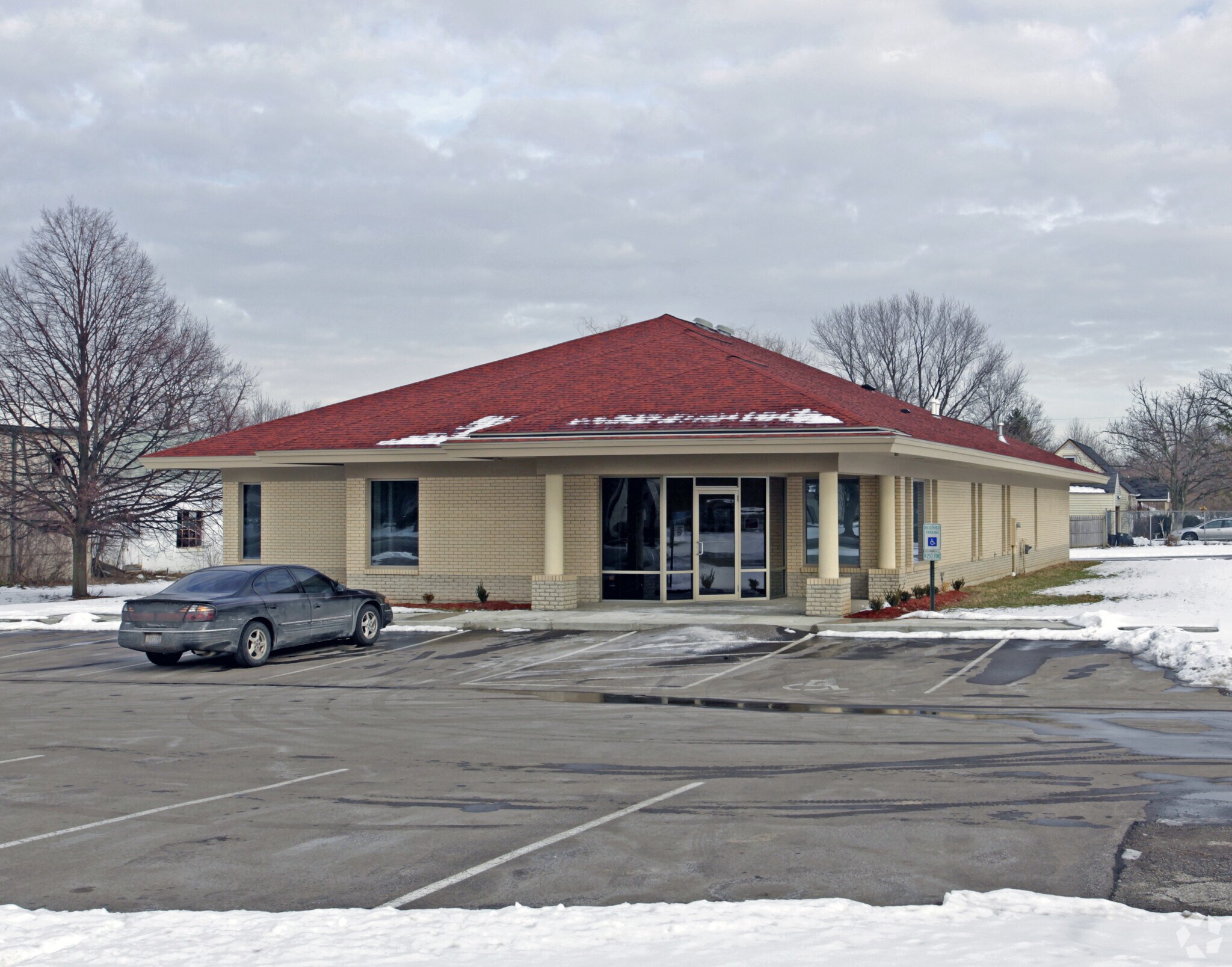 3300 Philadelphia Dr, Dayton, OH à vendre Photo principale- Image 1 de 32