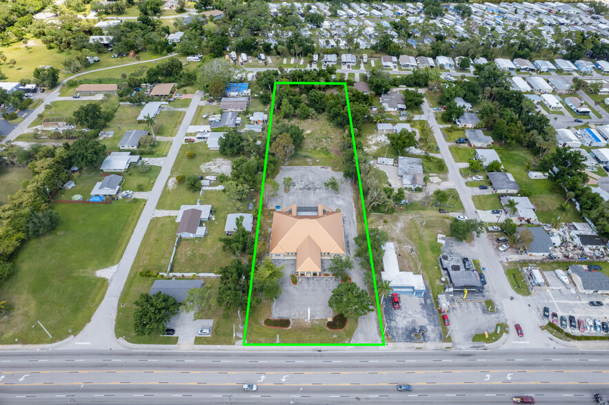 150 Pondella Rd, North Fort Myers, FL à vendre - Photo du b timent - Image 3 de 27