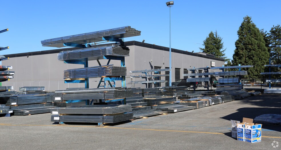 2401 United Blvd, Coquitlam, BC à vendre - Photo du bâtiment - Image 3 de 3