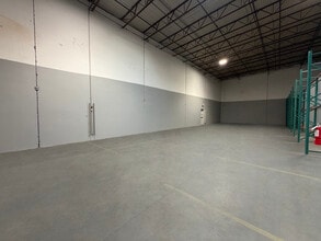 11410-11420 Mathis Ave, Farmers Branch, TX for lease Interior Photo- Image 2 of 4