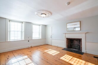 2 Ash St, Hollis, NH à louer Photo intérieure- Image 1 de 10