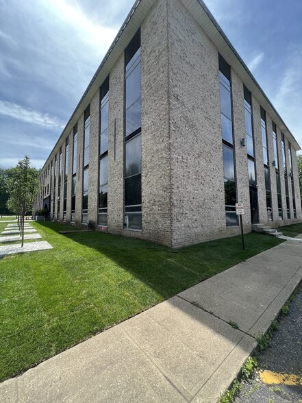 25 Lindsley Dr, Morristown, NJ for lease - Building Photo - Image 2 of 4