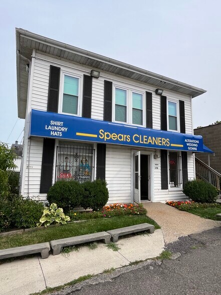 178 Northbound Gratiot Ave, Mount Clemens, MI à vendre - Photo du bâtiment - Image 2 de 2