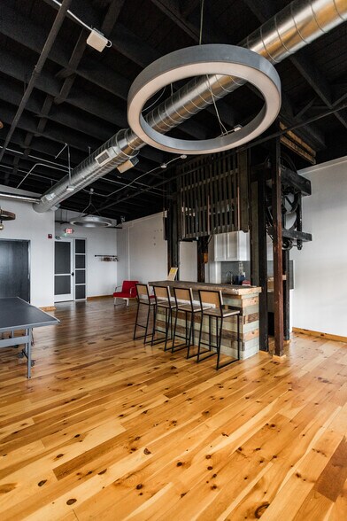 2362 Russell St, Detroit, MI à louer - Photo du bâtiment - Image 3 de 29