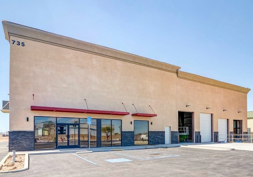 735 E Heil Ave, El Centro, CA for sale - Primary Photo - Image 2 of 9