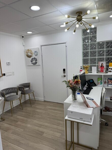 1444 Aviation Blvd, Redondo Beach, CA for lease - Interior Photo - Image 3 of 6