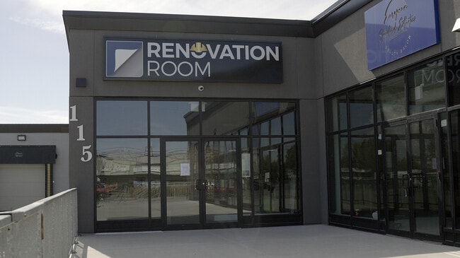 Plus de détails pour 121 58th Ave SW, Calgary, AB - Commerce de détail à louer