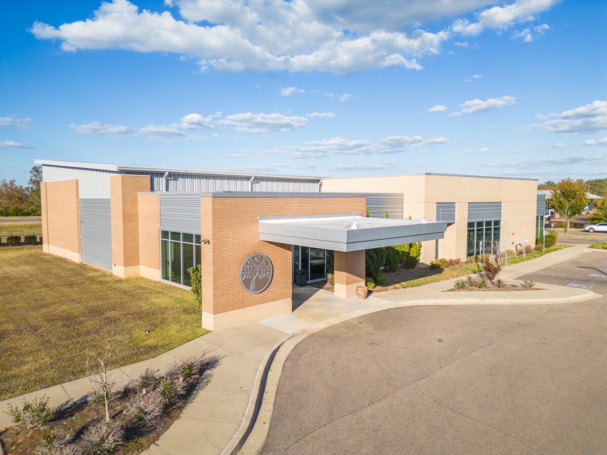 225 Tomlinson Dr, Starkville, MS à vendre Photo du bâtiment- Image 1 de 1