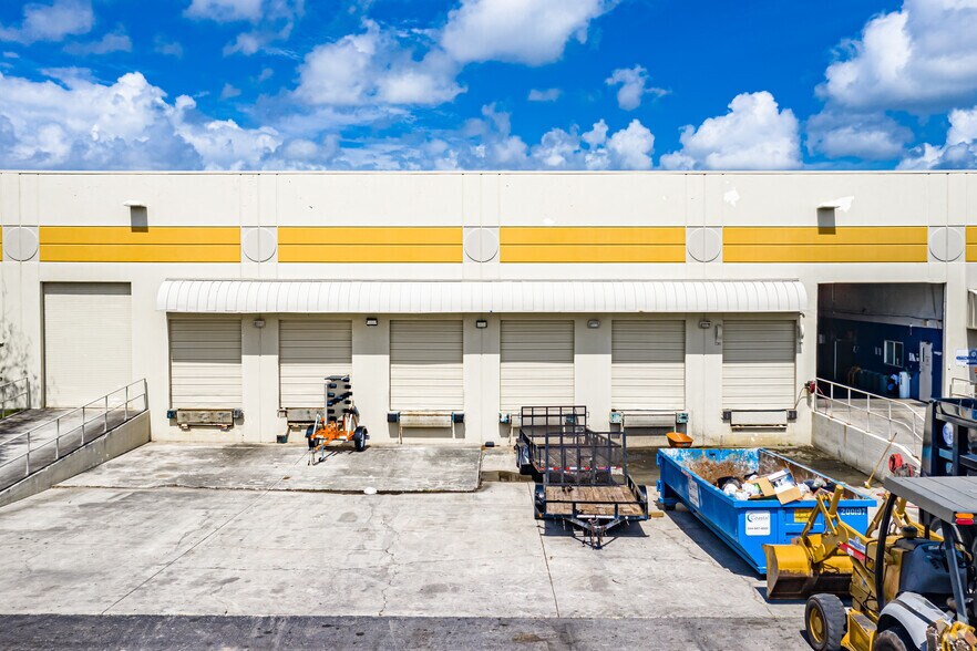 2025 NW 15th Ave, Pompano Beach, FL à louer - Photo du bâtiment - Image 3 de 6