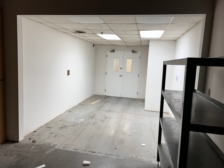 526-540 Enterprise Dr, Erlanger, KY for lease - Building Photo - Image 3 of 13