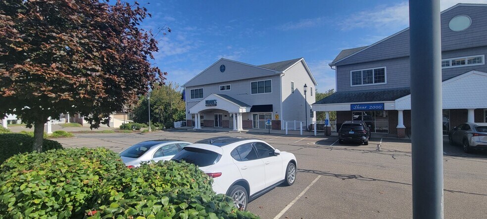 154 New Britain Ave, Rocky Hill, CT à louer - Photo du bâtiment - Image 1 de 3