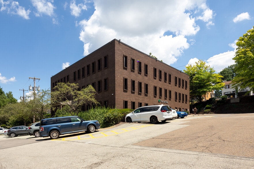 1016 Greentree Rd, Pittsburgh, PA for lease - Building Photo - Image 3 of 9