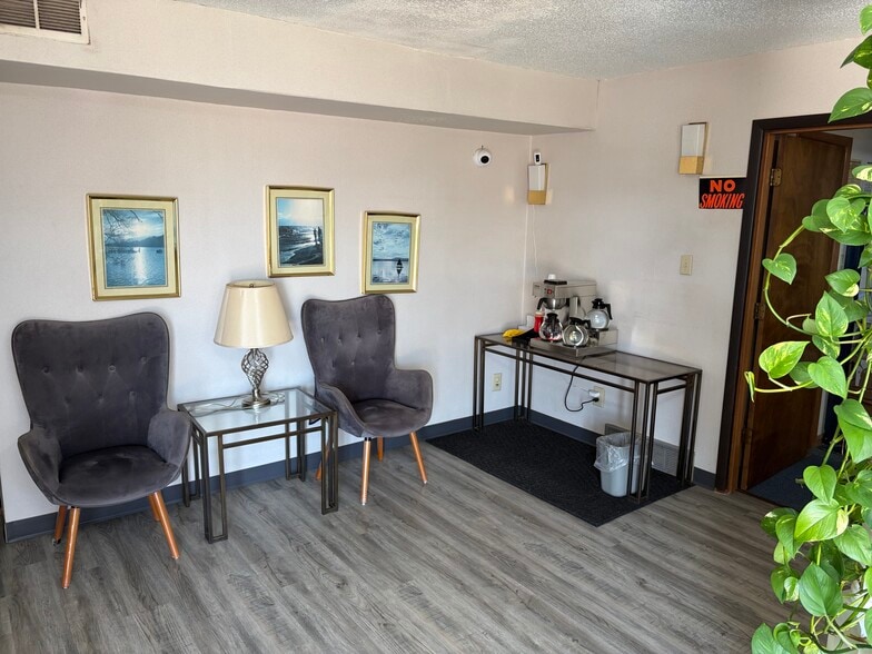 100 5th St, Adair, IA à vendre - Photo du bâtiment - Image 3 de 13