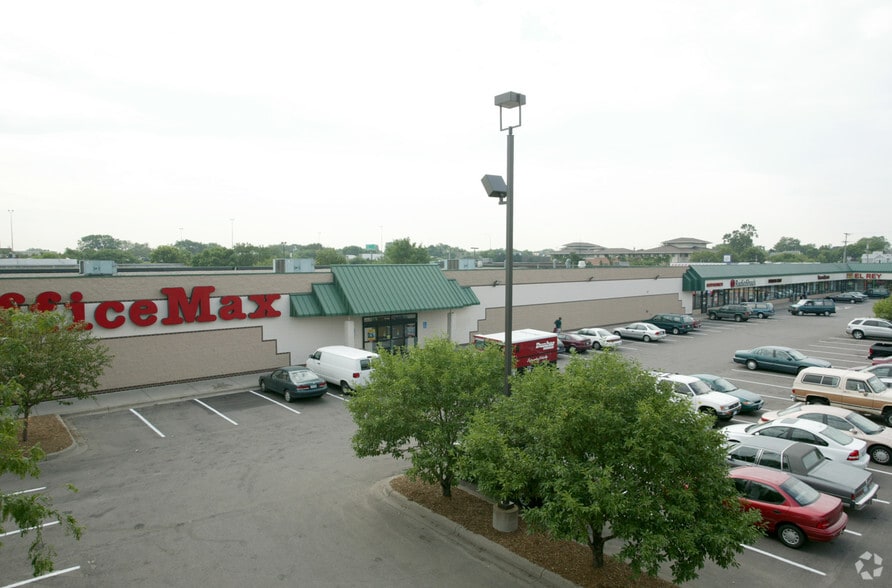 3001-3047 Nicollet Ave, Minneapolis, MN for lease - Building Photo - Image 2 of 8