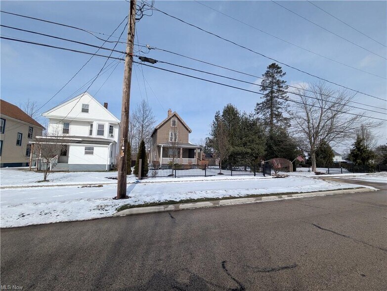 17 W Walnut St, Jefferson, OH à vendre - Photo du bâtiment - Image 2 de 7