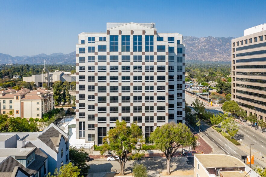 301 N Lake Ave, Pasadena, CA à louer - Photo du bâtiment - Image 2 de 4