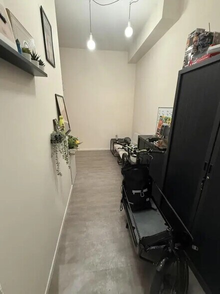 Flex in Bordeaux for lease - Interior Photo - Image 2 of 3