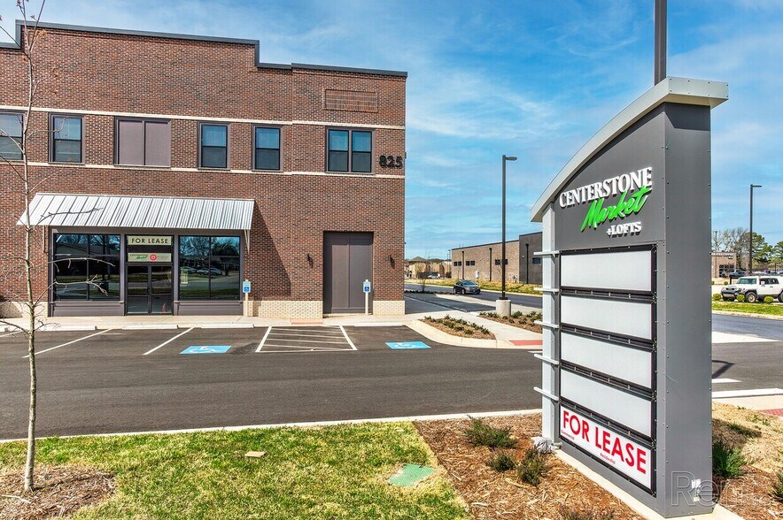 825 S Donaghey Ave, Conway, AR à louer - Photo du bâtiment - Image 3 de 9