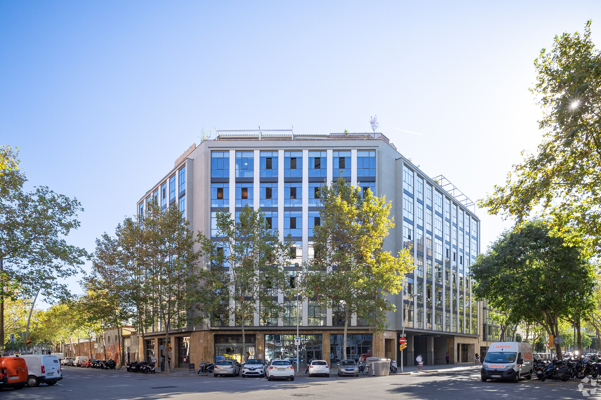 Office in Barcelona, BAR for lease Building Photo- Image 1 of 6