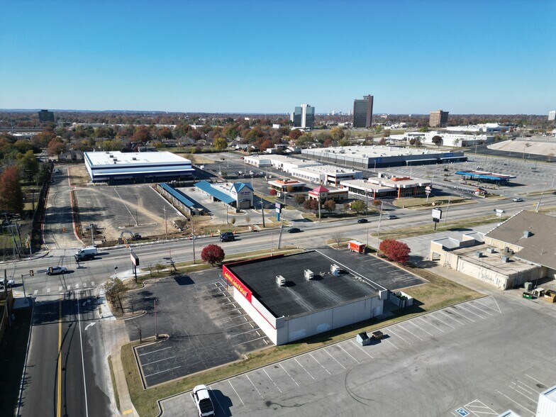 4461 S Sheridan Rd, Tulsa, OK for sale - Building Photo - Image 3 of 10