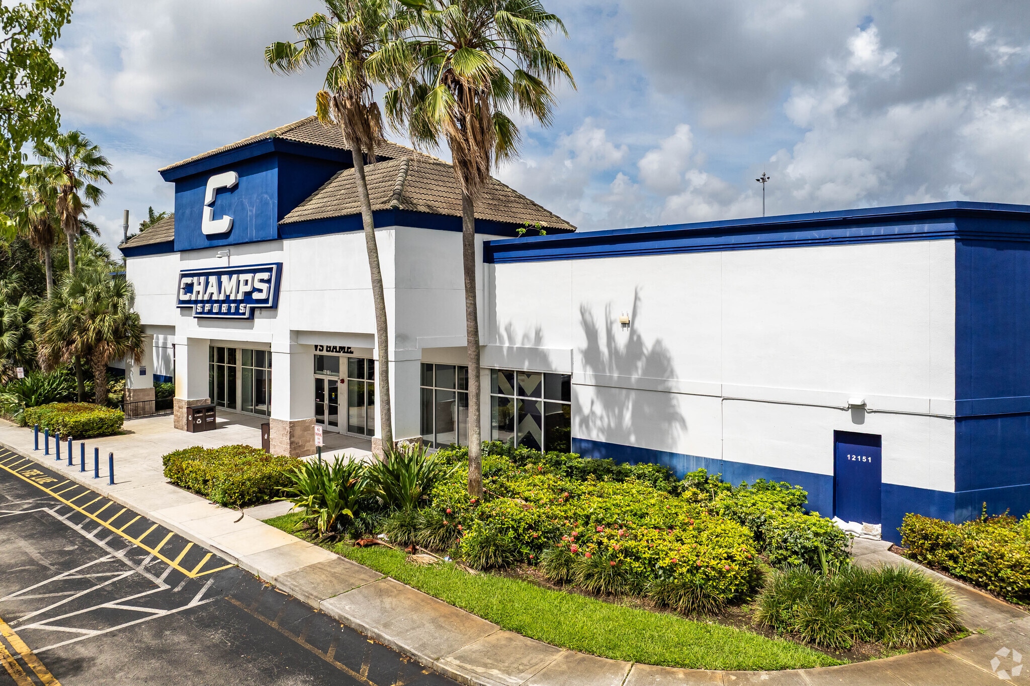 12151 Pines Blvd, Pembroke Pines, FL for lease Primary Photo- Image 1 of 5