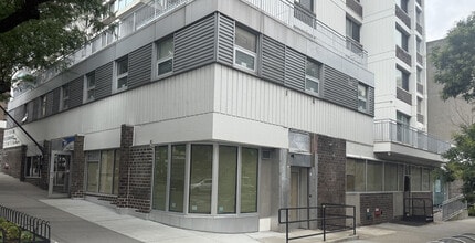 700 Columbus Ave, New York, NY à louer Photo du bâtiment- Image 2 de 2