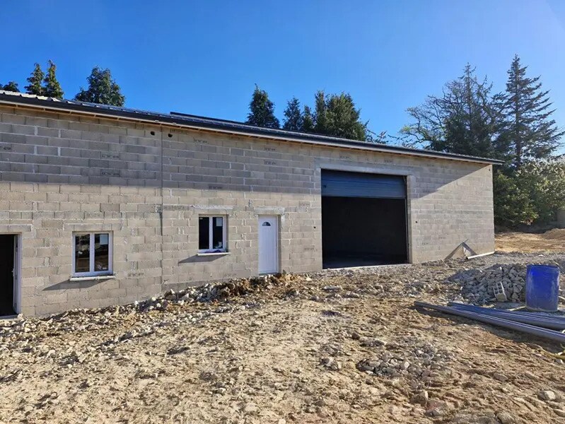 Industrial in Eyjeaux for lease Building Photo- Image 1 of 4