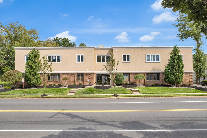 727 Raritan Rd, Clark, NJ for sale - Building Photo - Image 1 of 21