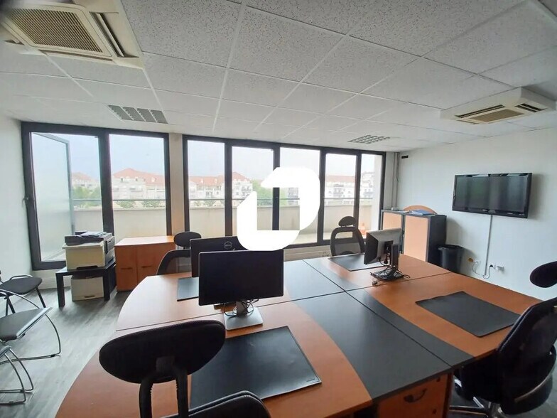 Office in Bussy-Saint-Georges for sale - Interior Photo - Image 2 of 5