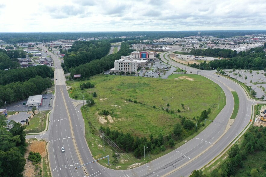 Lake Valley & Yadkin Rd, Fayetteville, NC à vendre - Photo du bâtiment - Image 2 de 14
