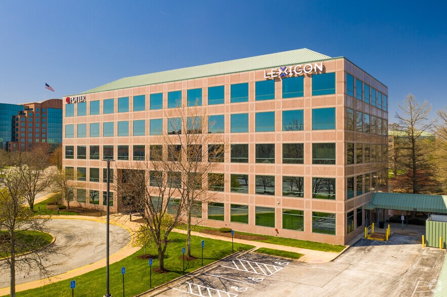 13723 Riverport Dr, Maryland Heights, MO à louer - Photo du bâtiment - Image 2 de 15