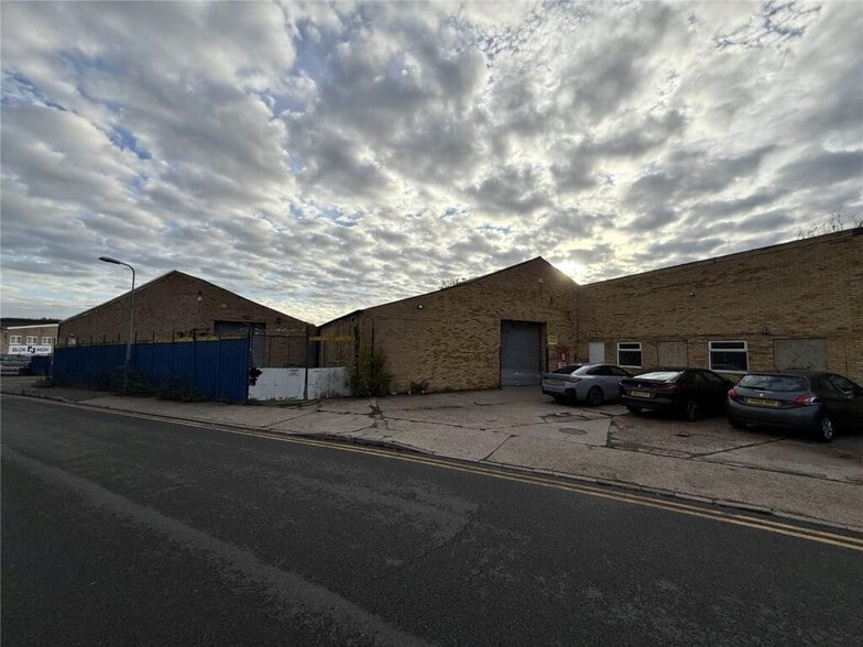 2 Driberg Way, Braintree for lease - Building Photo - Image 2 of 15