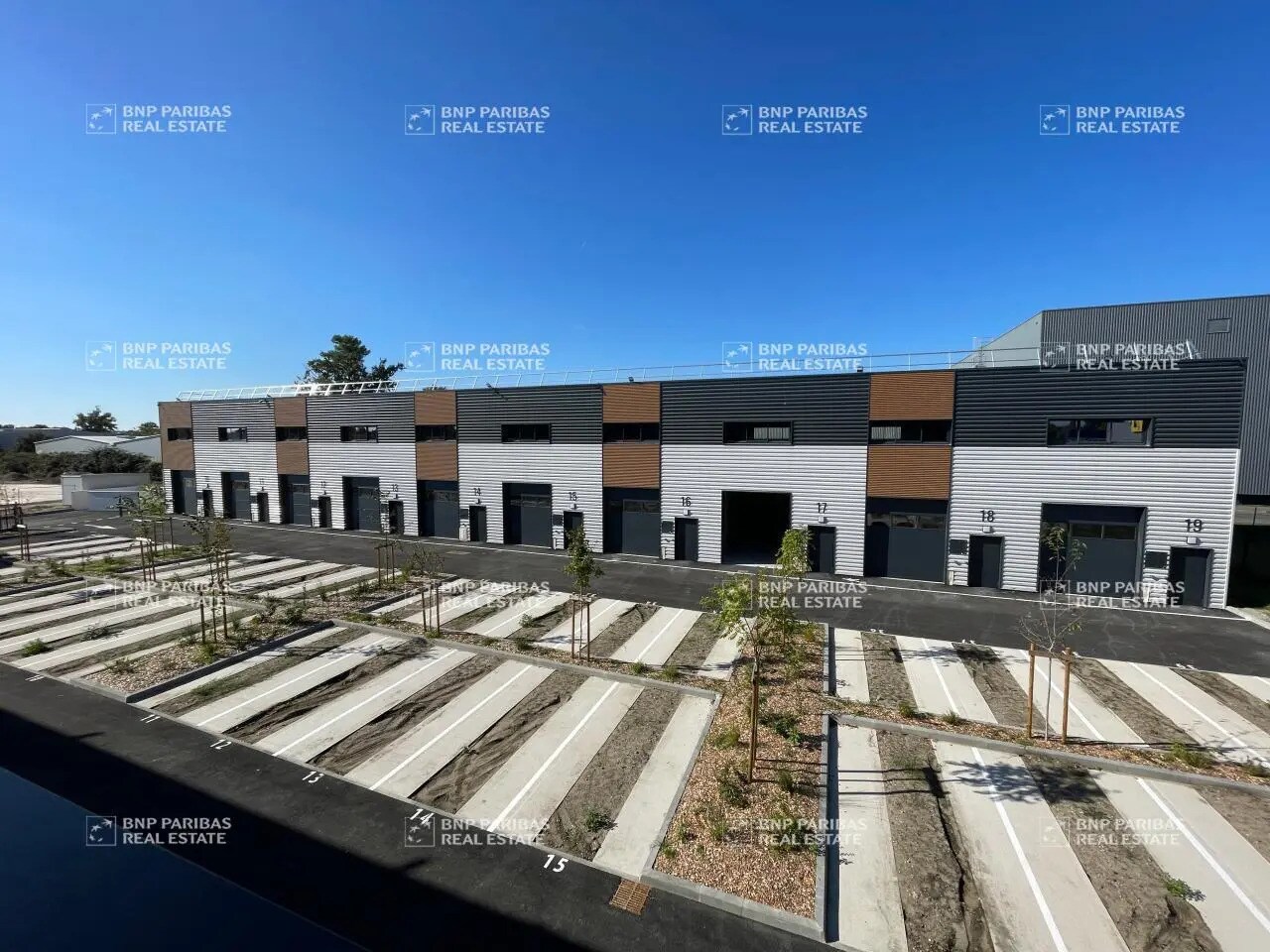 Office in Gradignan for lease Building Photo- Image 1 of 11