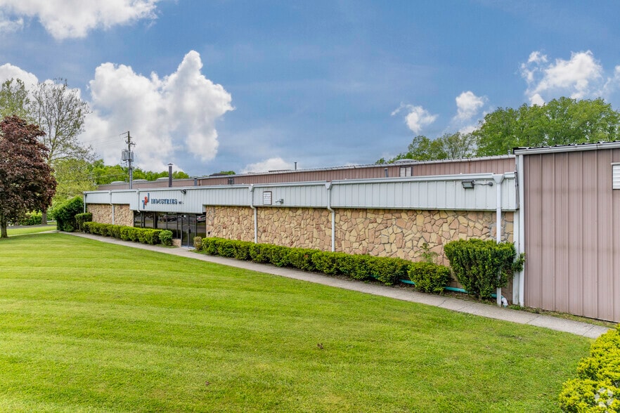 265 Ballard Rd, Middletown, NY for lease - Building Photo - Image 2 of 14