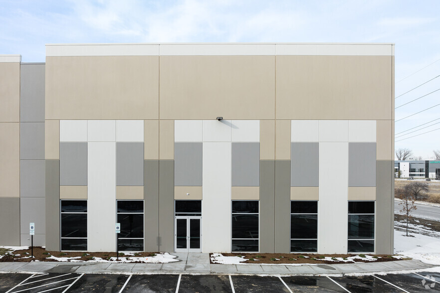 13955 Riverport Place Dr, Maryland Heights, MO for lease - Building Photo - Image 3 of 4