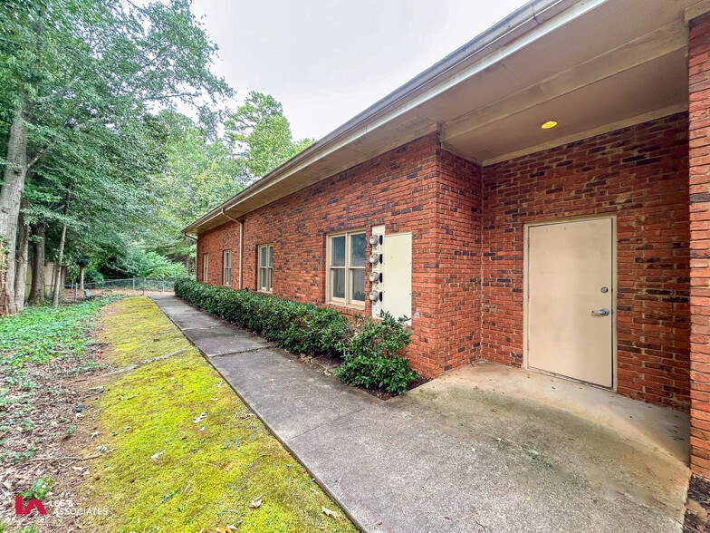 320 Winn Way, Decatur, GA for lease - Building Photo - Image 2 of 17