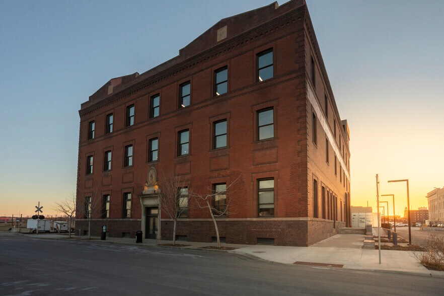 130 E 3rd St, Des Moines, IA à louer - Photo du bâtiment - Image 2 de 28
