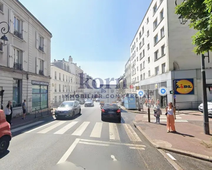 Retail in Saint-Cloud for lease - Building Photo - Image 3 of 4