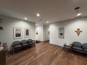 520 Park Place Cir, Mishawaka, IN for lease Interior Photo- Image 2 of 15