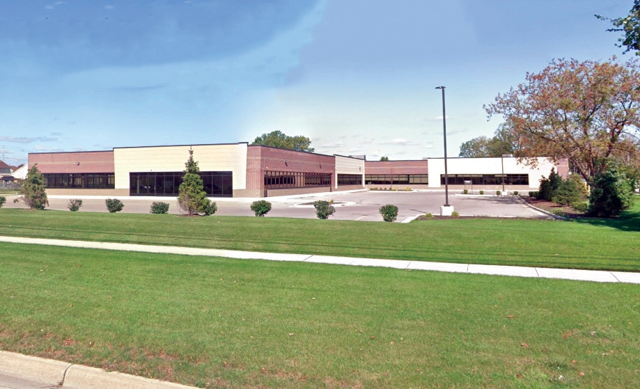 13041 10 Mile Rd, Warren, MI for lease - Building Photo - Image 1 of 5
