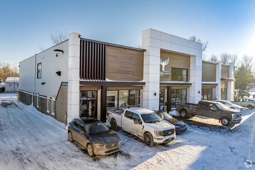299 Boul Antonio-Barrette, Notre-dame-des-prairies, QC for lease - Primary Photo - Image 1 of 5