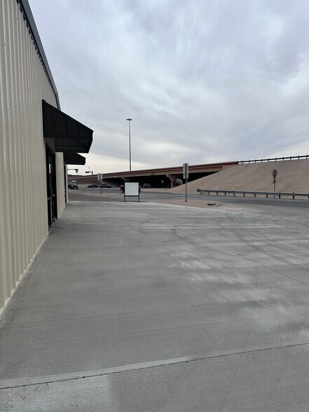 4809 W Loop 289, Lubbock, TX à louer - Photo du bâtiment - Image 2 de 21