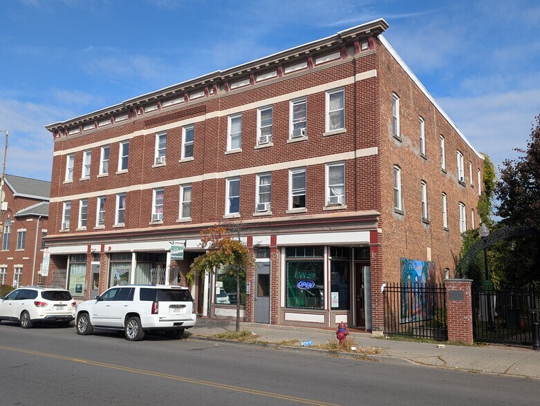 Poughkeepsie Portfolio portefeuille de 4 propriétés à vendre sur LoopNet.ca - Photo du bâtiment - Image 1 de 9