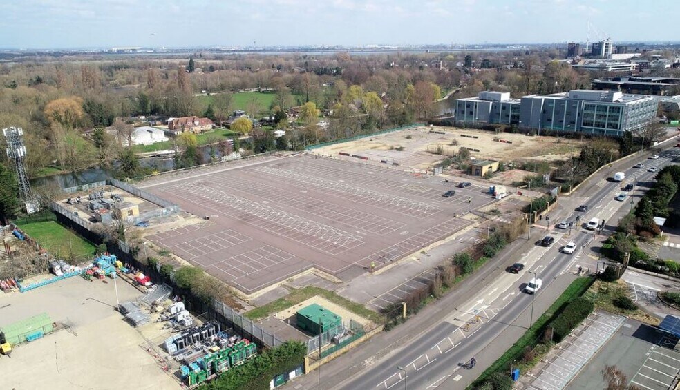 The Causeway, Staines à louer - Photo du bâtiment - Image 2 de 3