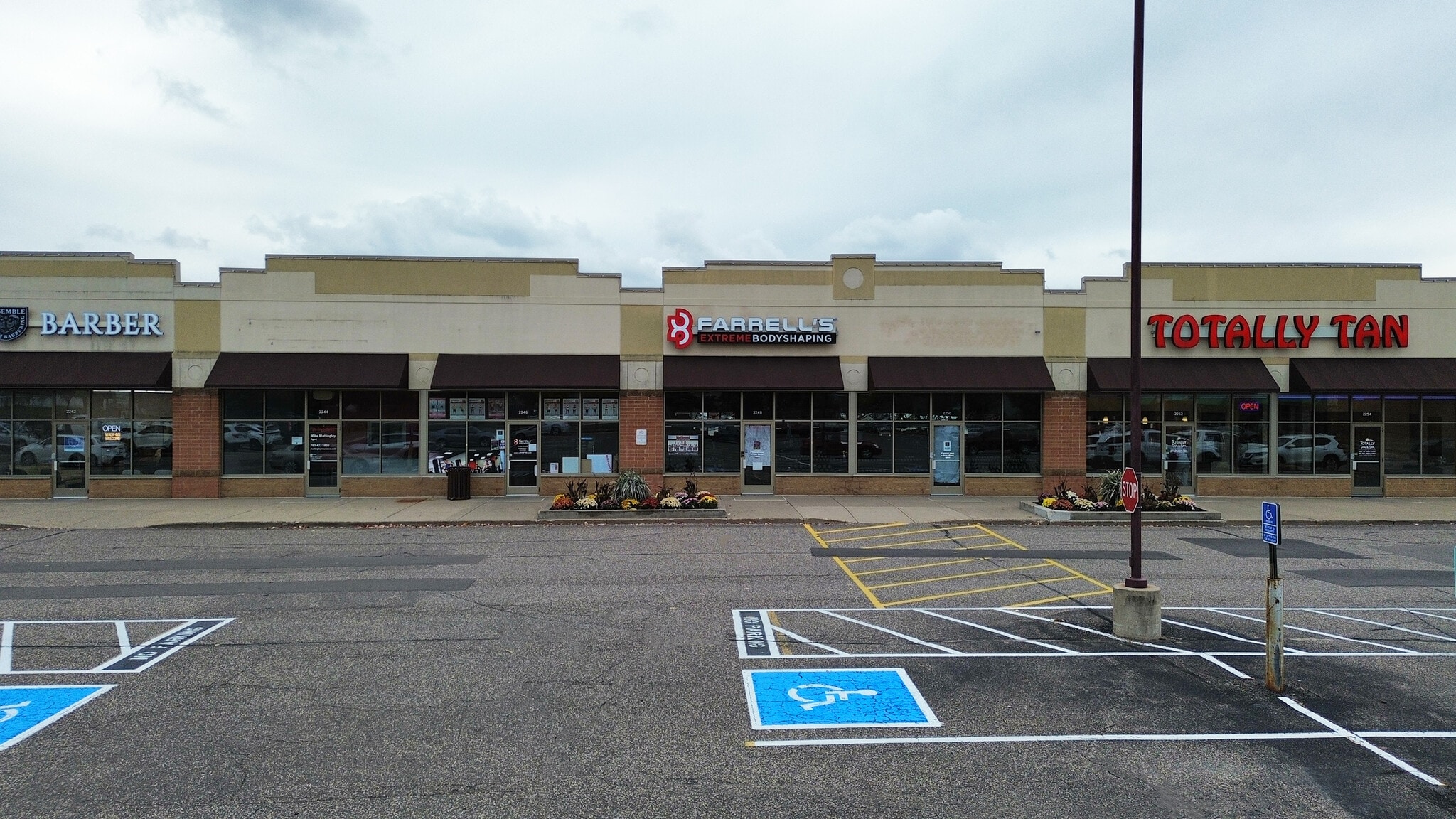 2218-2258 NW Bunker Lake Blvd, Andover, MN for lease Interior Photo- Image 1 of 24