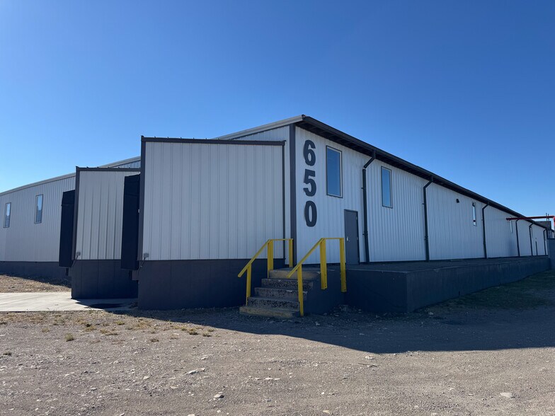 40 Lodestone Way, Tooele, UT à louer - Photo du bâtiment - Image 2 de 2