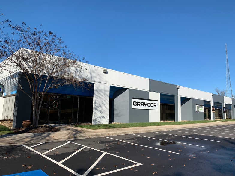 4301 Stuart Andrew Blvd, Charlotte, NC for lease - Building Photo - Image 2 of 15