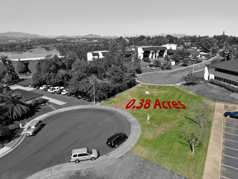 311 Knollcrest Dr, Redding, CA à vendre - Photo du bâtiment - Image 2 de 7